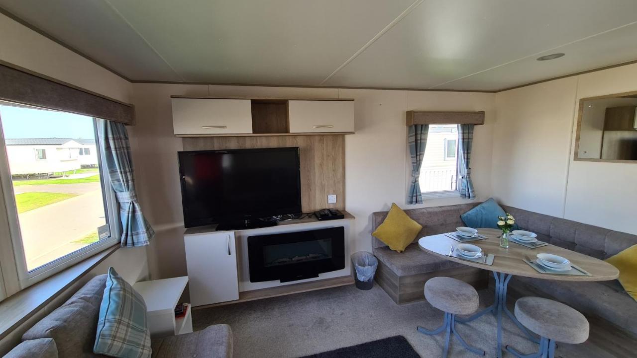Luxury 2019 8 Berth Caravan With Hot Tub @ Tattershall Lakes Exterior foto